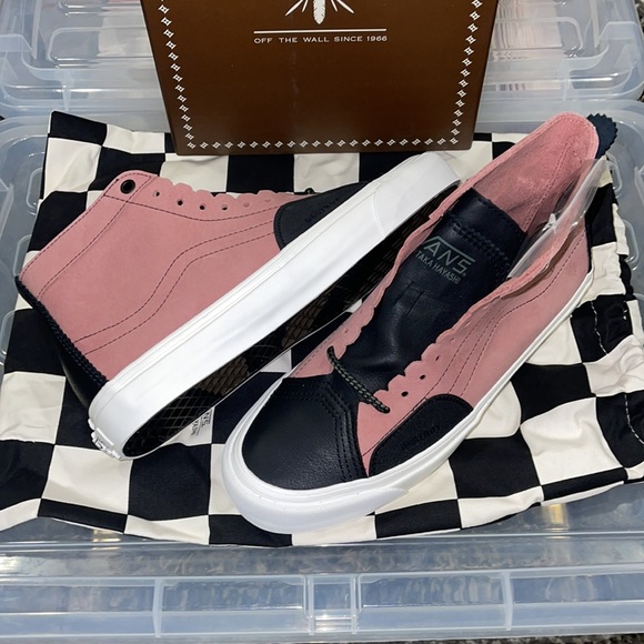 New VANS VAULT X Taka Hayashia TH SK8 Skool LX in Nubuck Leather Old Rose/ Black - Picture 2 of 16